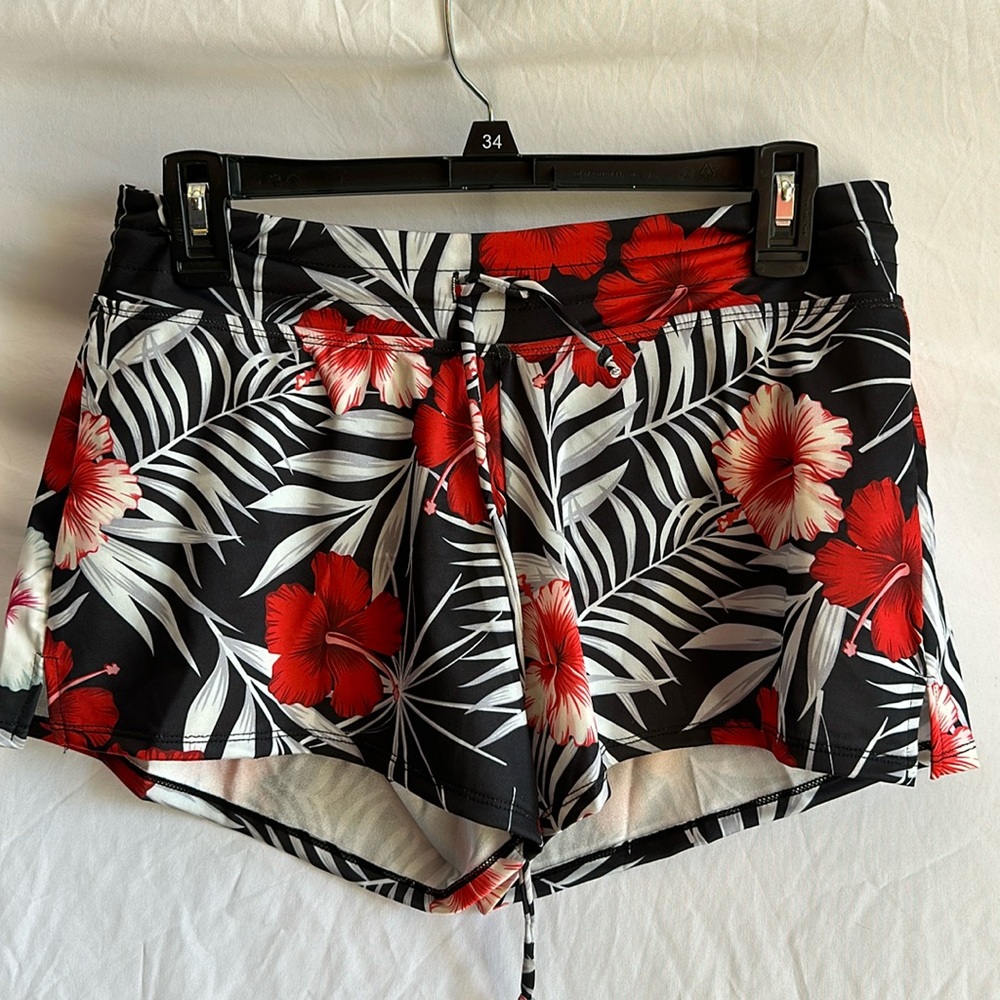 swim shorts size M NEWno package, but the hypoallergenic liner is still attached